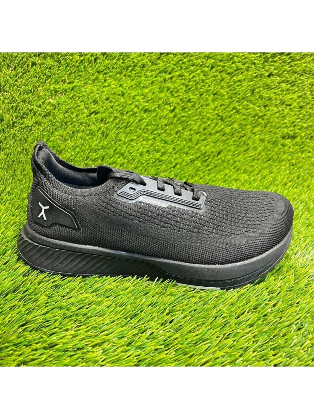 Flux Adapt Waterproof Runner Stealth Black Mens Size 8 Barefoot Running Shoes